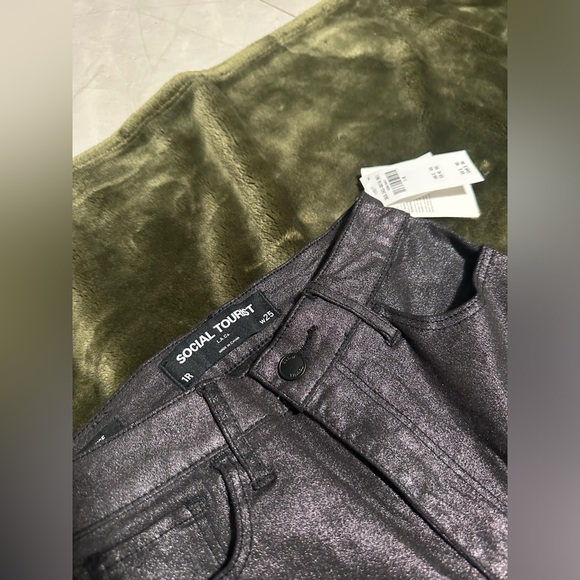 Hollister Social Tourist Flare Sparkle Jeans - Picture 6 of 7